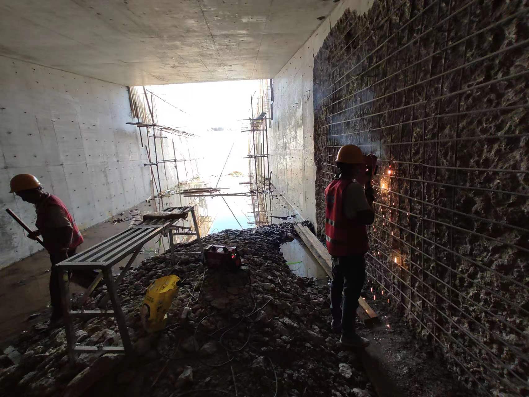 瓜州挖断承重墙导致楼体开裂，加固施工方案出炉